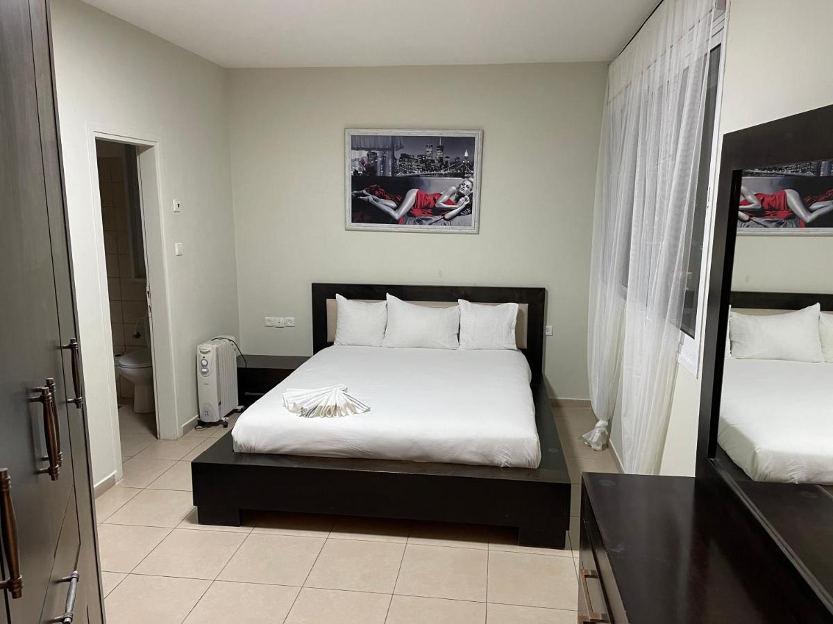 Isralux Apartments Bat Yam Extérieur photo